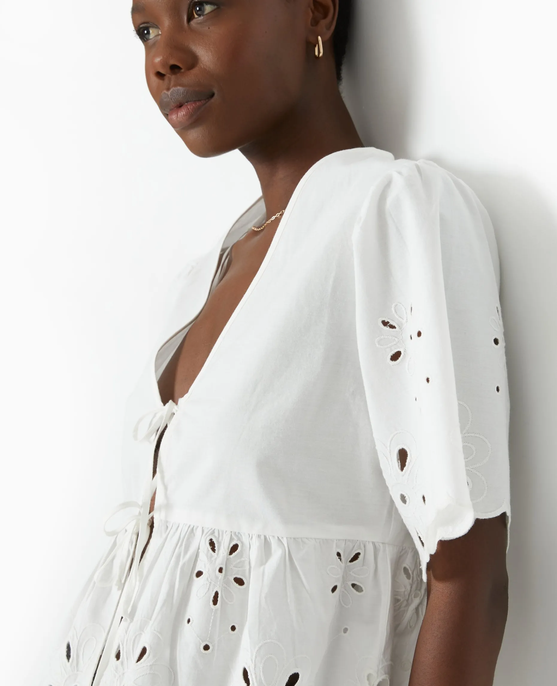 Blouse Avec Broderie Anglaise Et Nouettes - Blanc