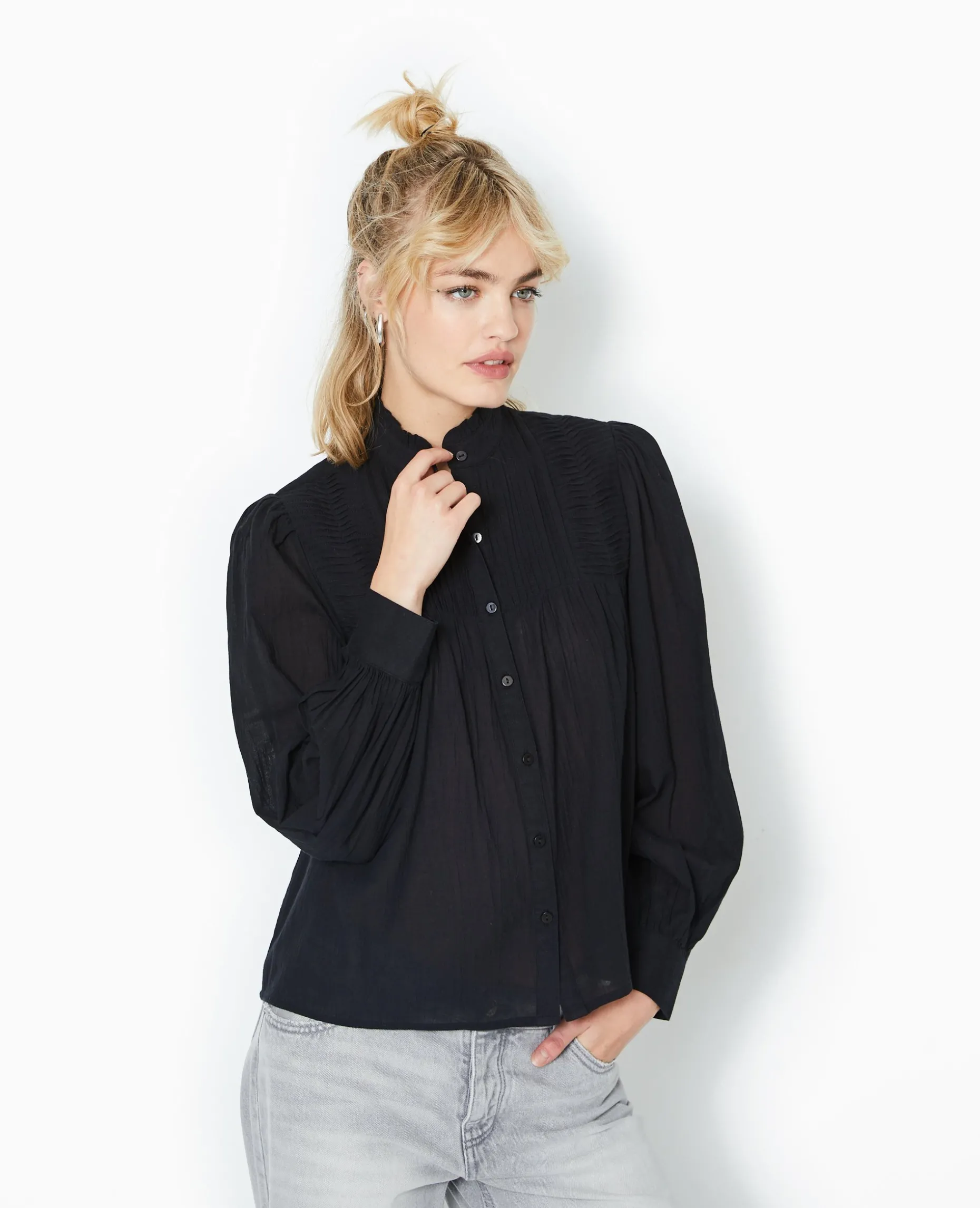 Blouse Boutonnée Avec Plis - Noir