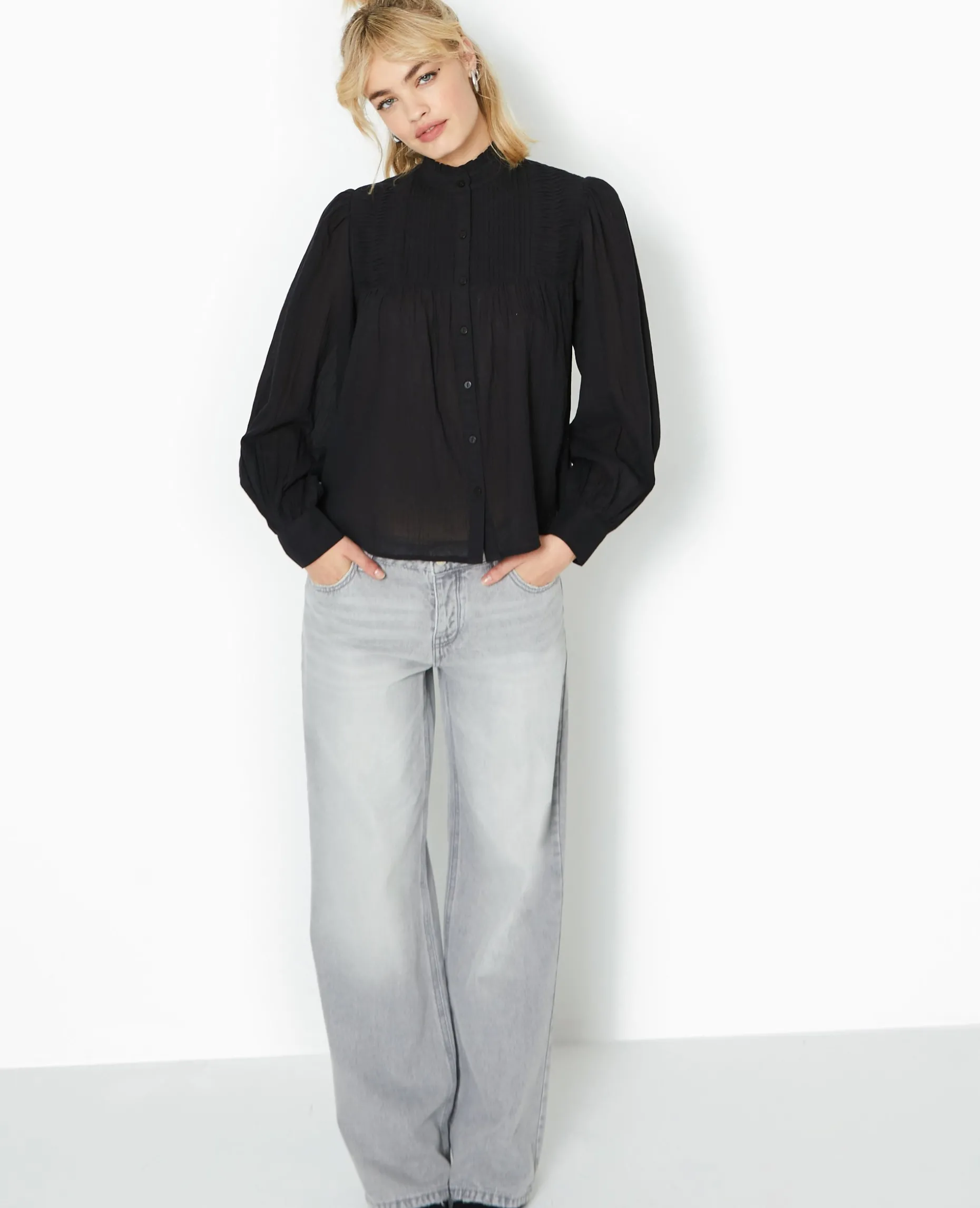 Blouse Boutonnée Avec Plis - Noir