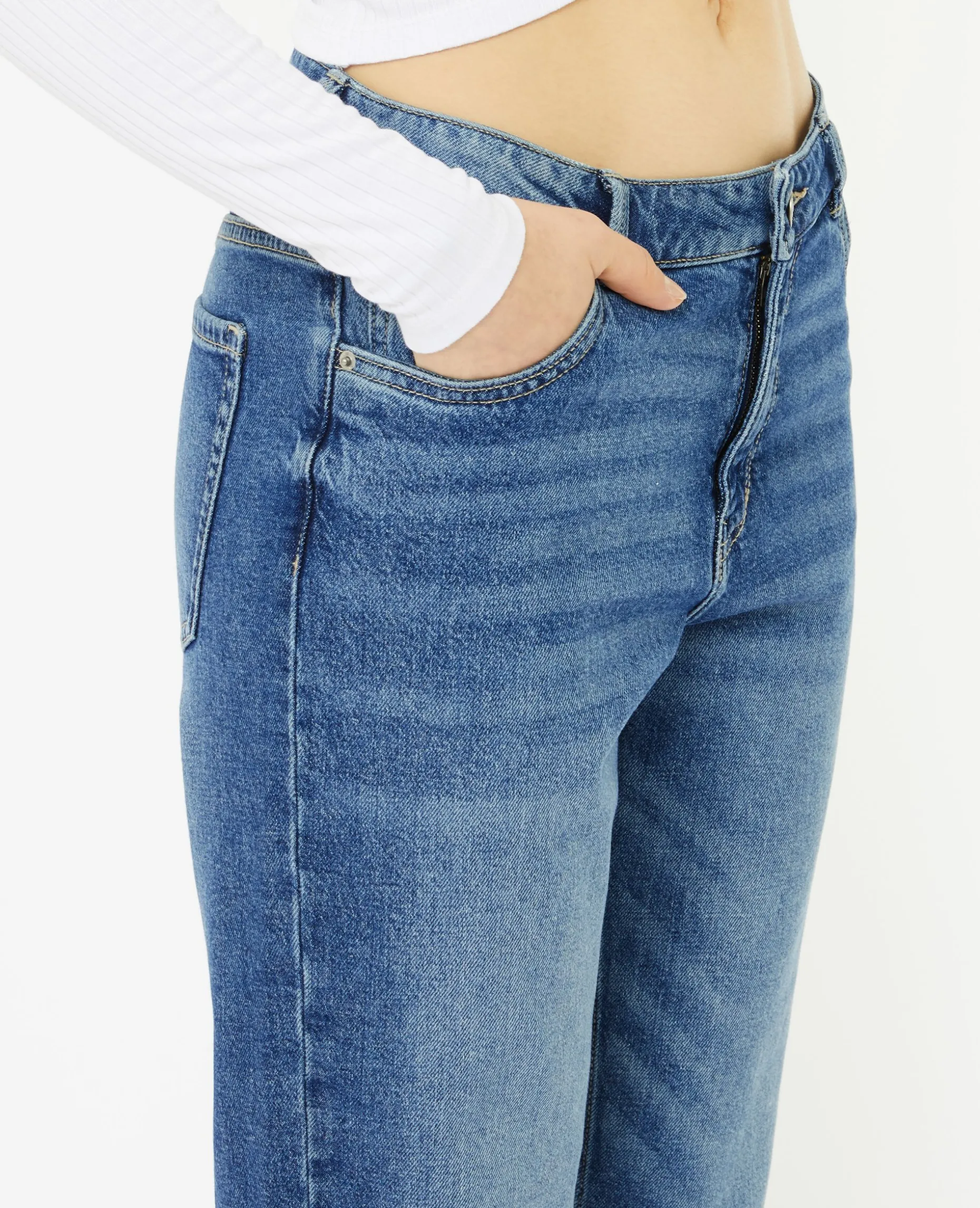 Jean Droit Taille Regular Avec Bas Effilochés - Bleu