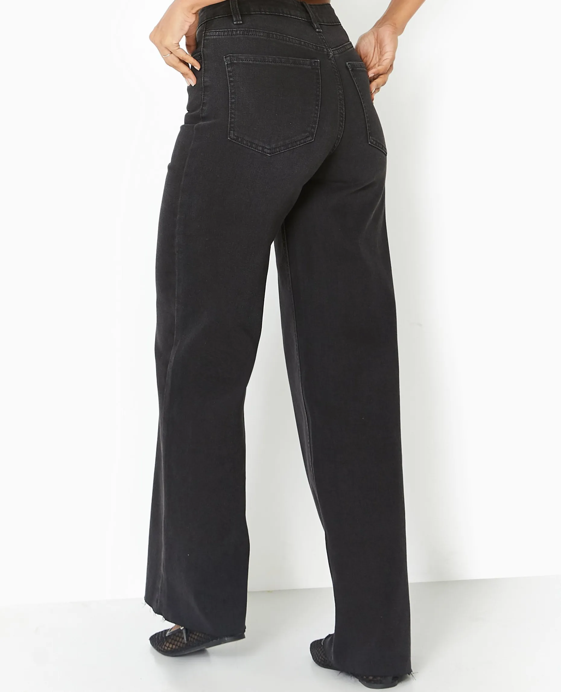 Jean Wide Taille Haute Avec Bas Coupés - Noir