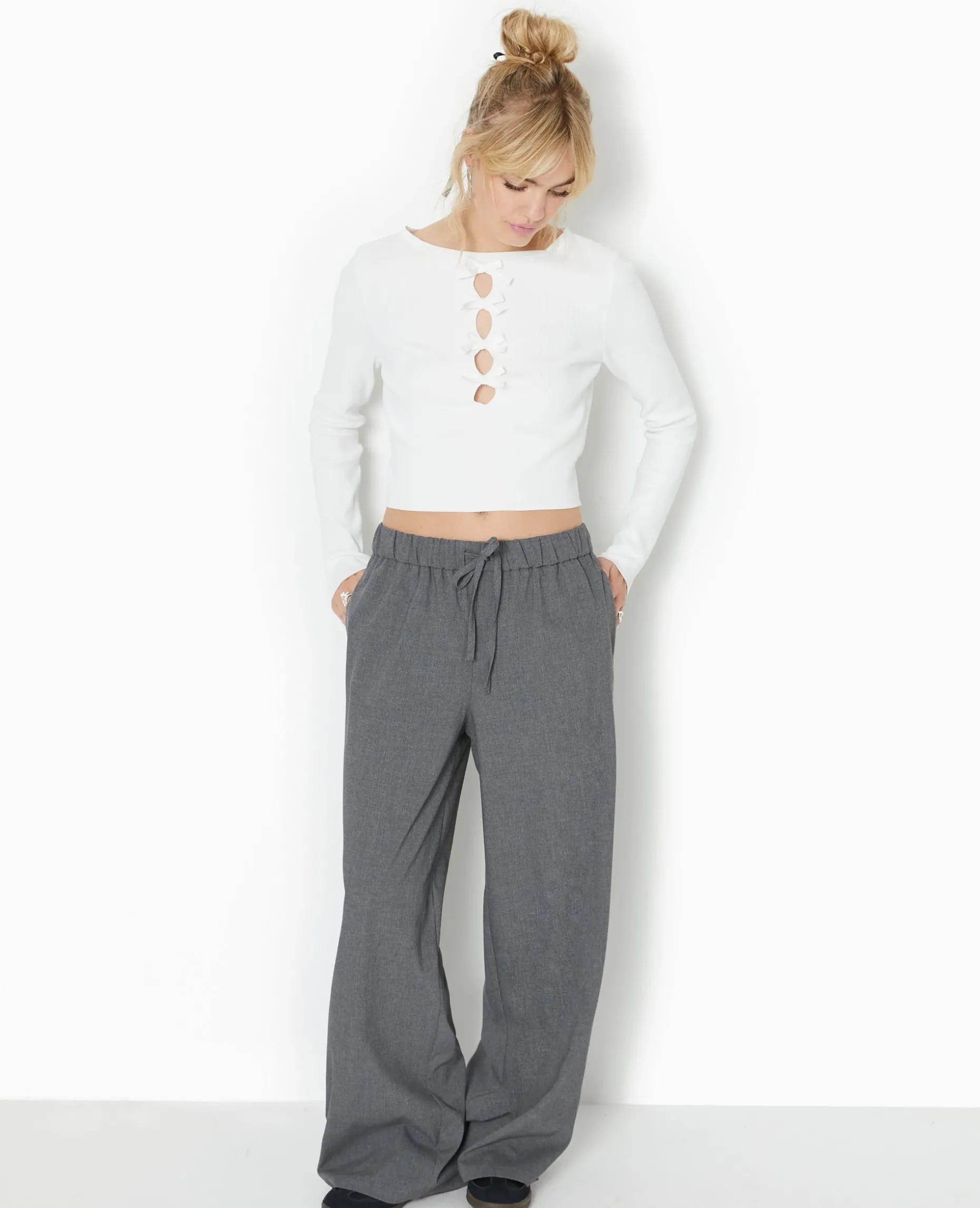 Pull Ajusté Avec Ouvertures Et Nœuds Devant - Blanc