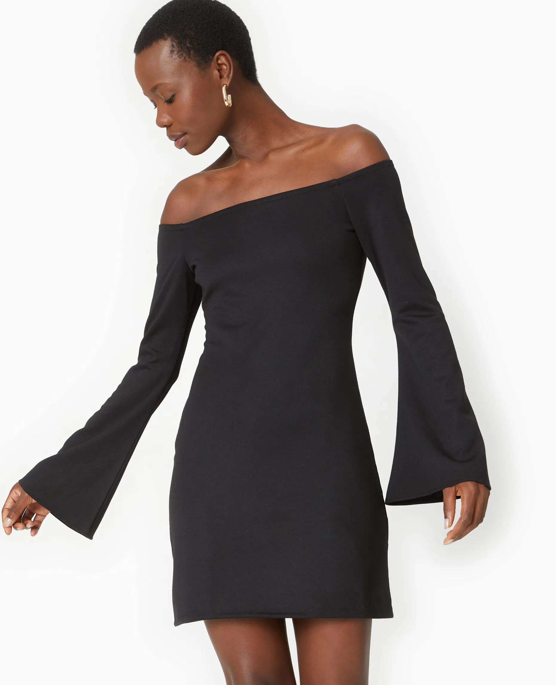 Robe Courte Encolure Bardot Et Manches Flare - Noir