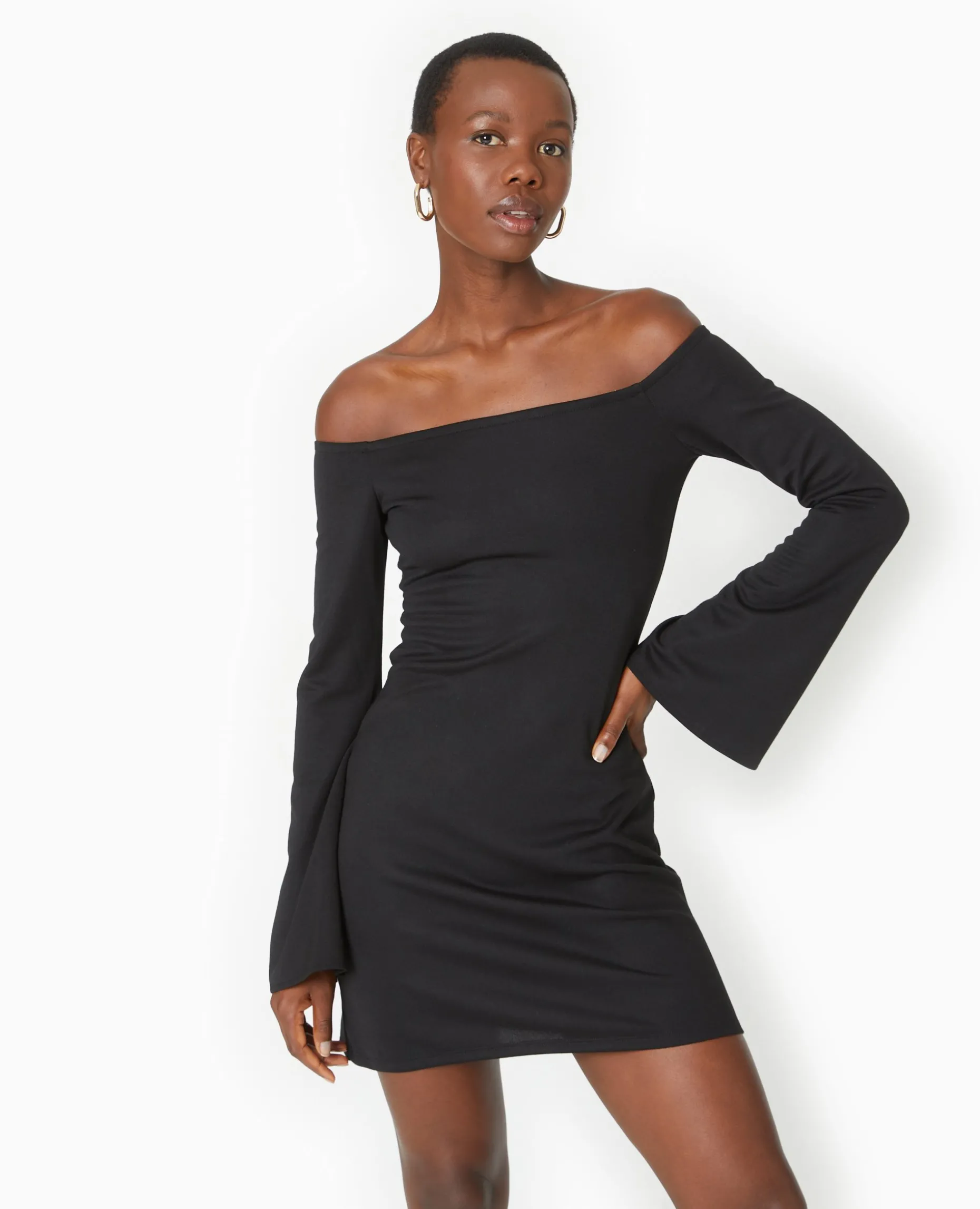 Robe Courte Encolure Bardot Et Manches Flare - Noir