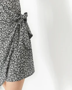 Robe Courte Encolure Cache-cœur Motif Fleurs - Noir