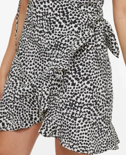 Robe Courte Porte-feuille Avec Volant - Noir
