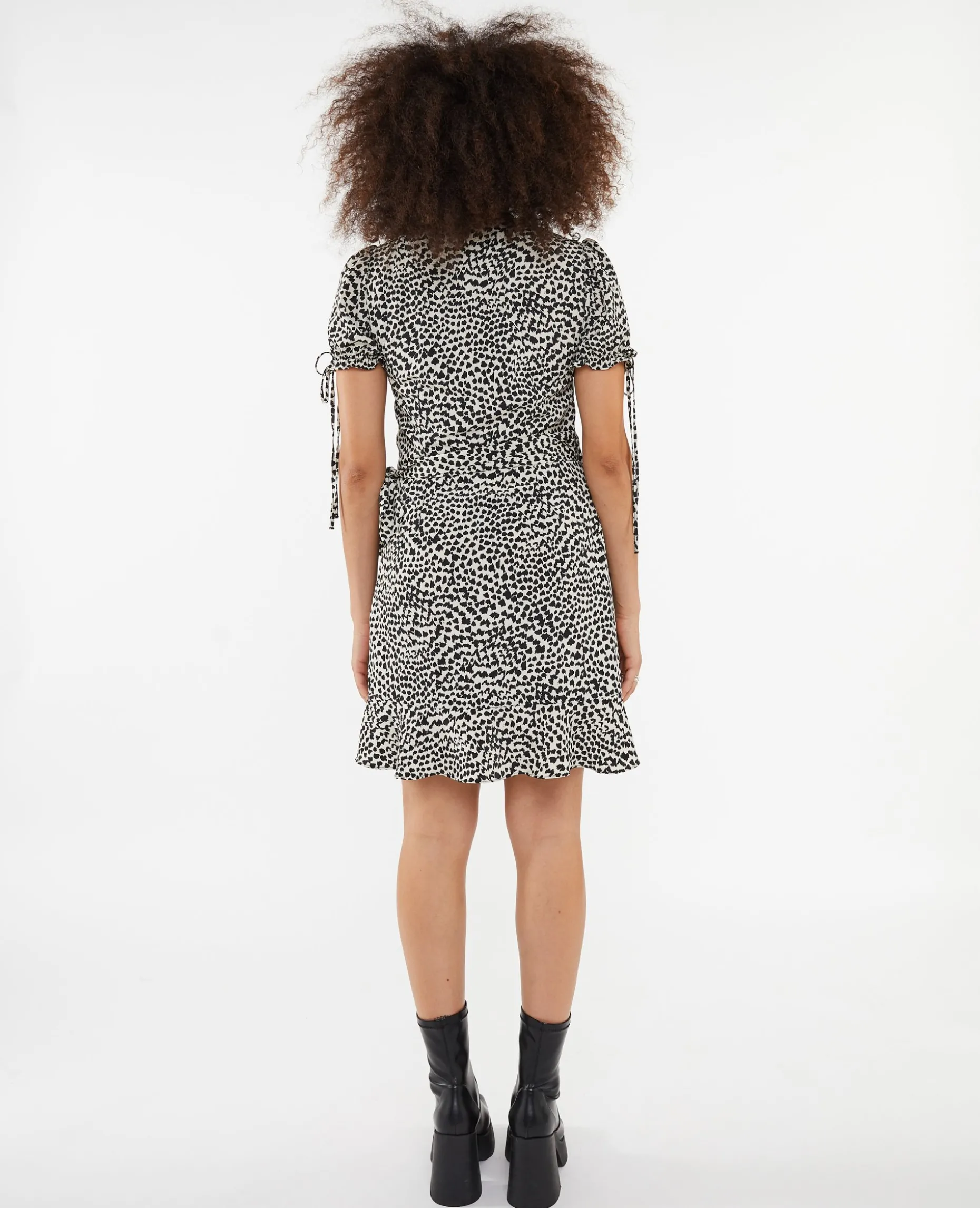 Robe Courte Porte-feuille Avec Volant - Noir
